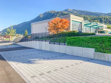 CARENA Sickerstein fino mit Nocken grau haufwerksporig gefast L 25 cm B 25 cm H 8 cm