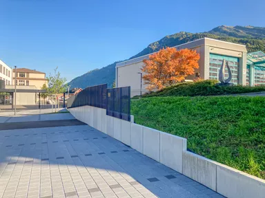 CARENA Sickerstein fino mit Nocken grau haufwerksporig gefast L 25 cm B 25 cm H 8 cm