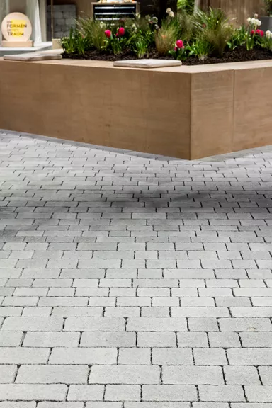 FRIEDA Pflasterstein perlgrau strukturiert Kanten gebr. L 8.8-11.8 cm B 9.8 cm H 7 cm