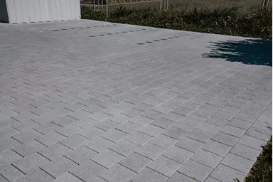 CARENA Sickerstein fino mit Nocken grau haufwerksporig gefast L 25 cm B 25 cm H 6 cm