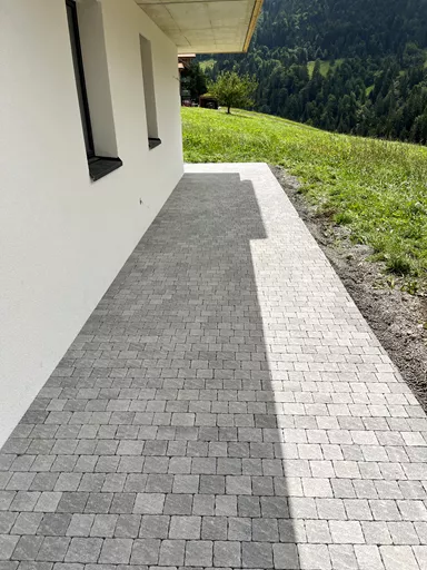 FRIEDA Pflasterstein perlgrau strukturiert Kanten gebr. L 8.8-11.8 cm B 9.8 cm H 7 cm