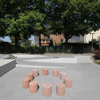 LENIA Hocker mit Holzstruktur