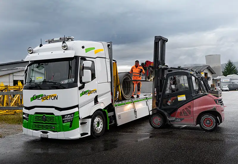Chargement d'un camion avec un chariot élévateur